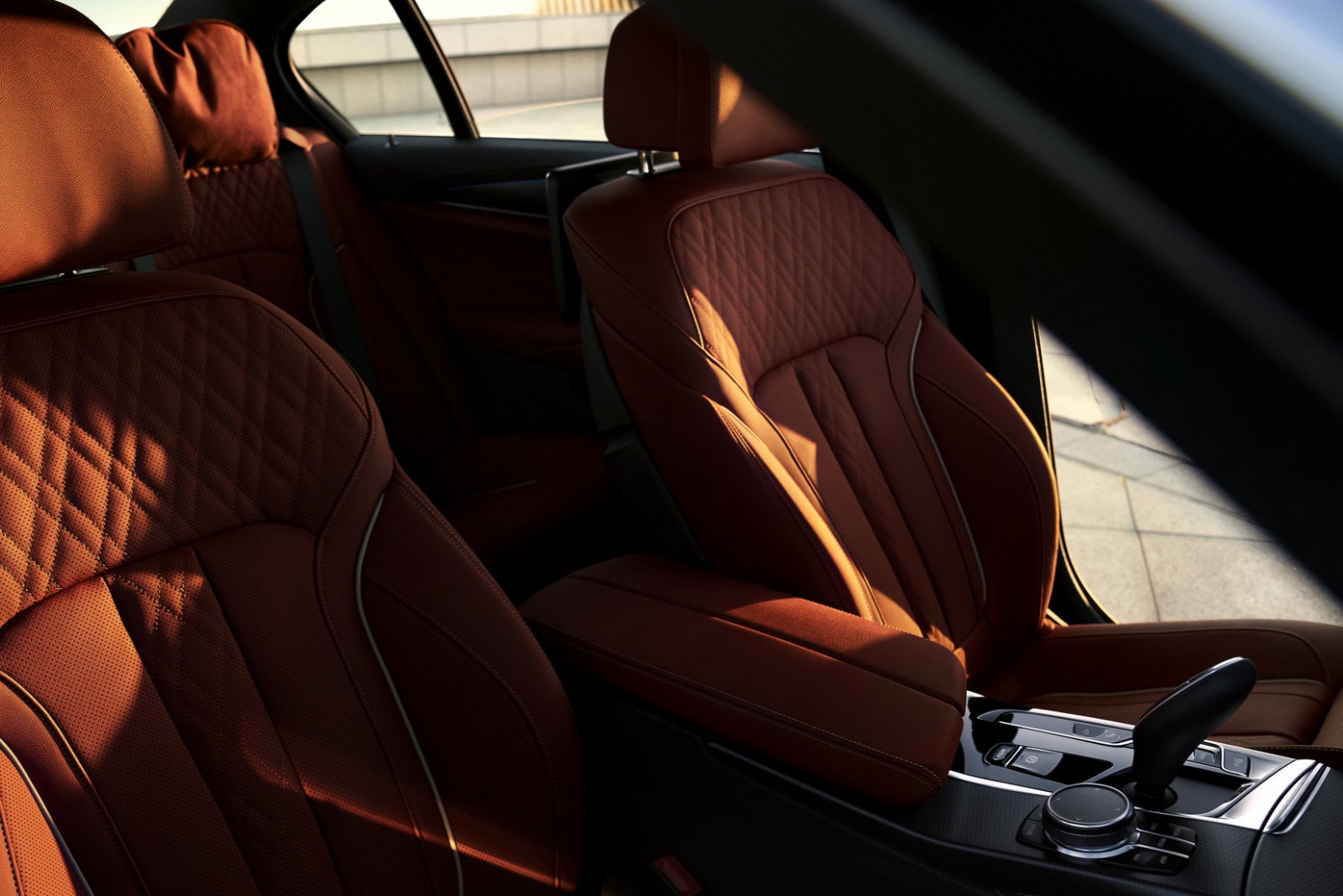  2024款寶馬5系中(zhōng)型豪華轎車(chē)行政轎車(chē)