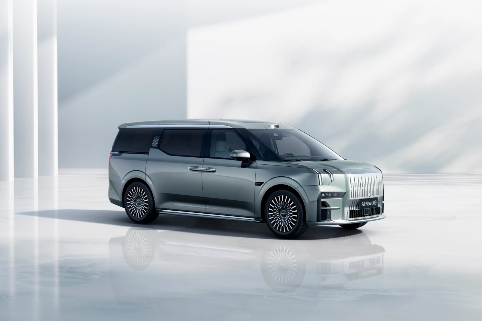 2024款極氪009 MPV