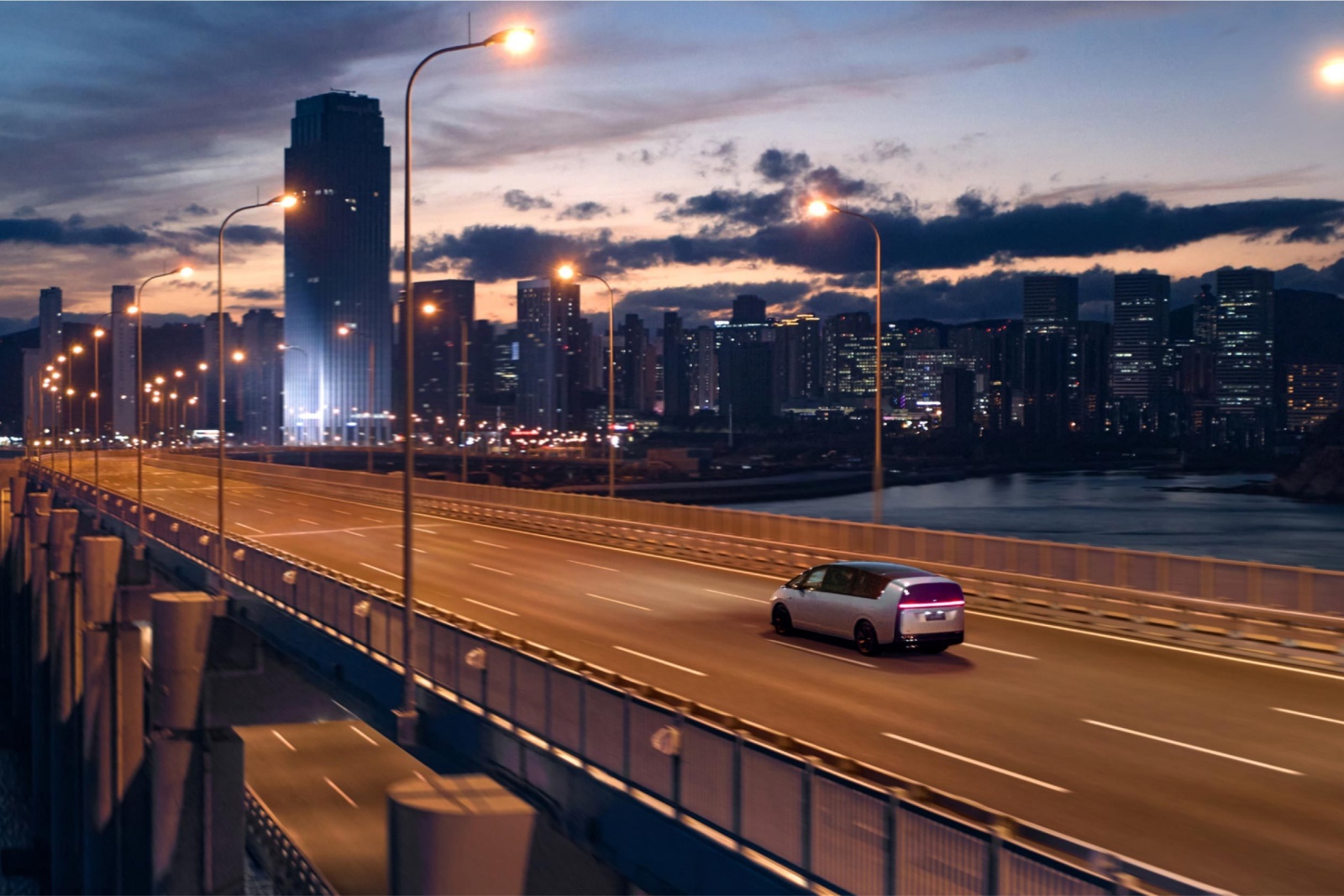 理(lǐ)想MEGA 家庭科(kē)技(jì )旗艦MPV 