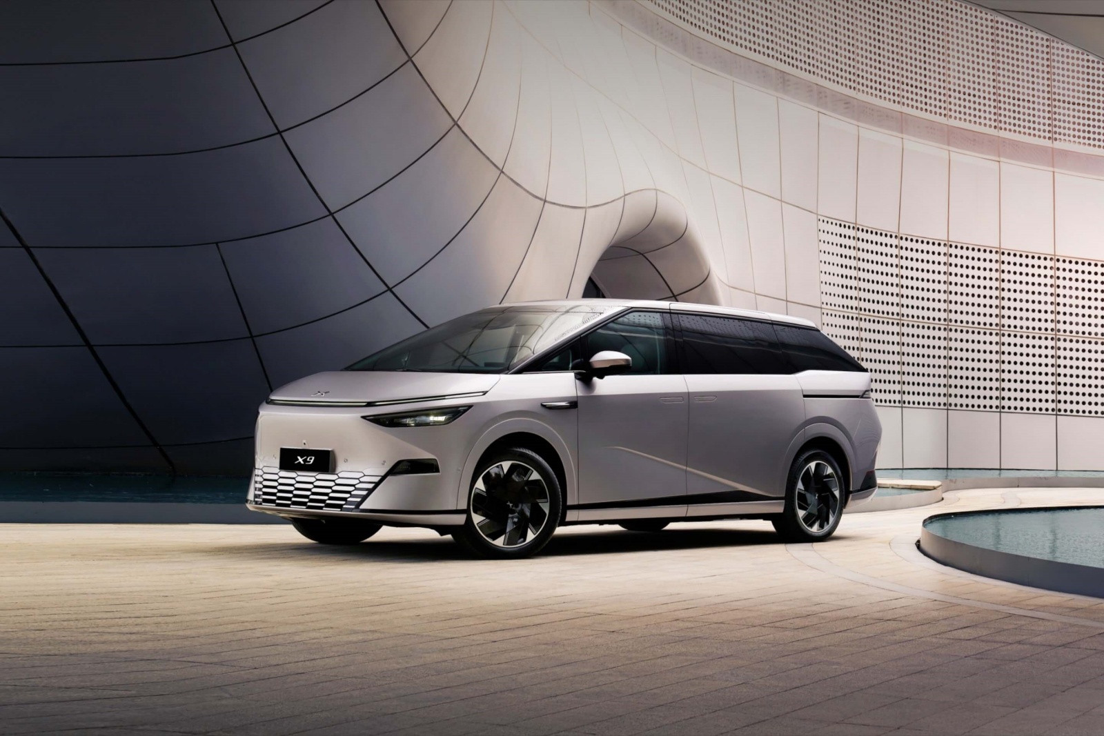 2024款小(xiǎo)鵬X9超智駕大七座MPV